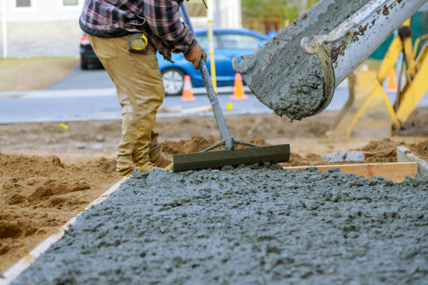 Best Custom Concrete Contractor  in Blue Mountain, MS